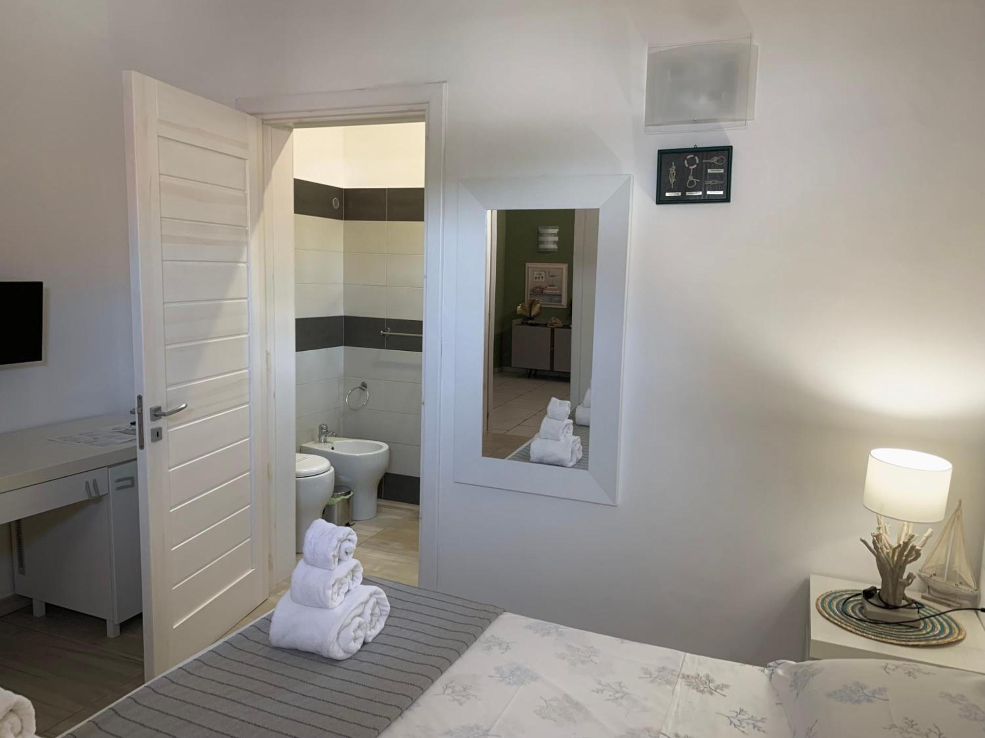 Aquarama Rooms & Apartments Torre Squillace Ngoại thất bức ảnh