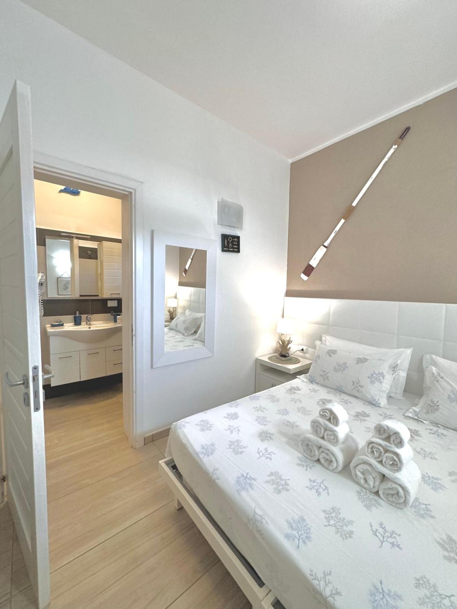 Aquarama Rooms & Apartments Torre Squillace Ngoại thất bức ảnh